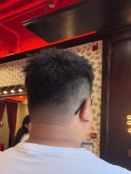-东方先生国潮男士理发馆