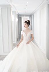 -觅白婚纱礼服馆