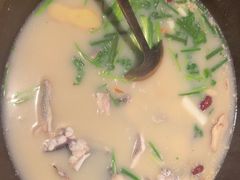 -咕嘟草帽鱼·牛奶一样的鲜鱼汤(天鹅湖万达广场店)