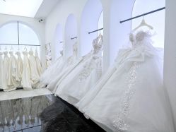 -禕·愫白婚纱商店