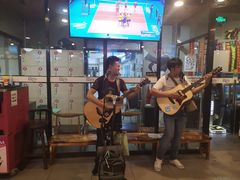 -马路牙子烧烤音乐酒馆(望京店)