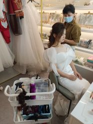 -现代经典婚纱摄影