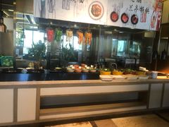 -大中华希尔顿酒店-念自助餐·嗨啤·小龙虾