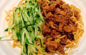 Sauce-Flavored Beef and Tofu Skin Stir-Fry