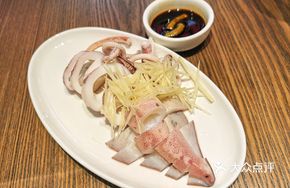 Steamed Squid Rolls