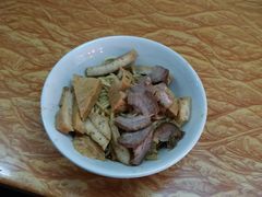 -松树干拌面店