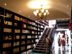 -钟书阁(松江泰晤士小镇店)