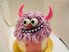 芝士莓巧红毛怪蛋糕-CARINO BAKERY&CAFE(人广来福士店)