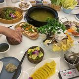鲜美的野生菌火锅
