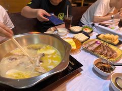 -鲜入围煮花胶鸡海鲜火锅