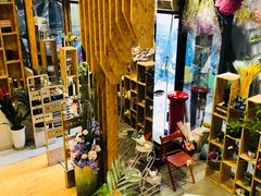 -新华里咖啡书吧(新华书店小寨店)