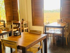 -Chom Cafe and Restaurant
