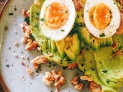 牛油果煮蛋吐司-RAC BAR(安福路店)