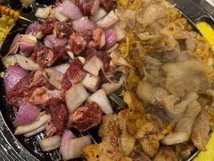 -山野的朋友露营炭火烤肉