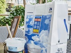 -瑞幸咖啡(纽宾凯酒店新华路店)