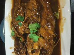 酱焖鲫鱼-小俩口烧烤东北菜(双井店)