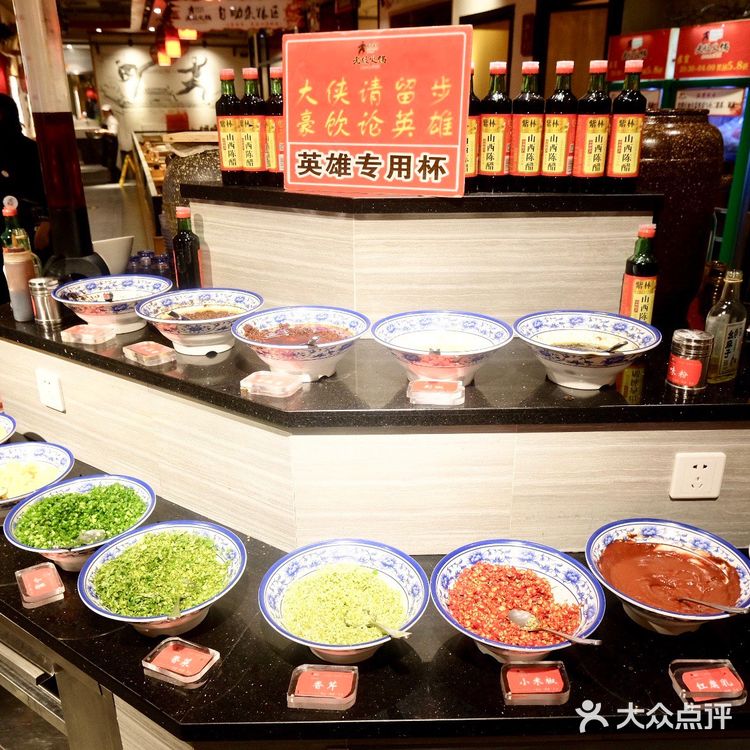 香脆长圆简直就是艺术品，免费小食有红油饺子 冰粉