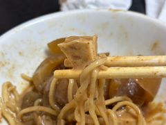 -松树干拌面店