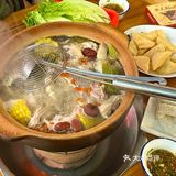 人潮涌动的餐馆，洪大厨鸡煲！