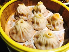 杭州蟹黄小笼包-老头儿油爆虾·知味杭州(爱琴海购物中心)