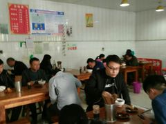 大堂-丁红照水煎包胡辣汤