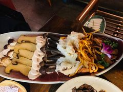 -老牌坊云南鱼豆花火锅(哈西万达店)
