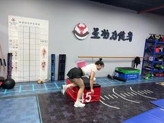 -星动力健身俱乐部(新塘店)
