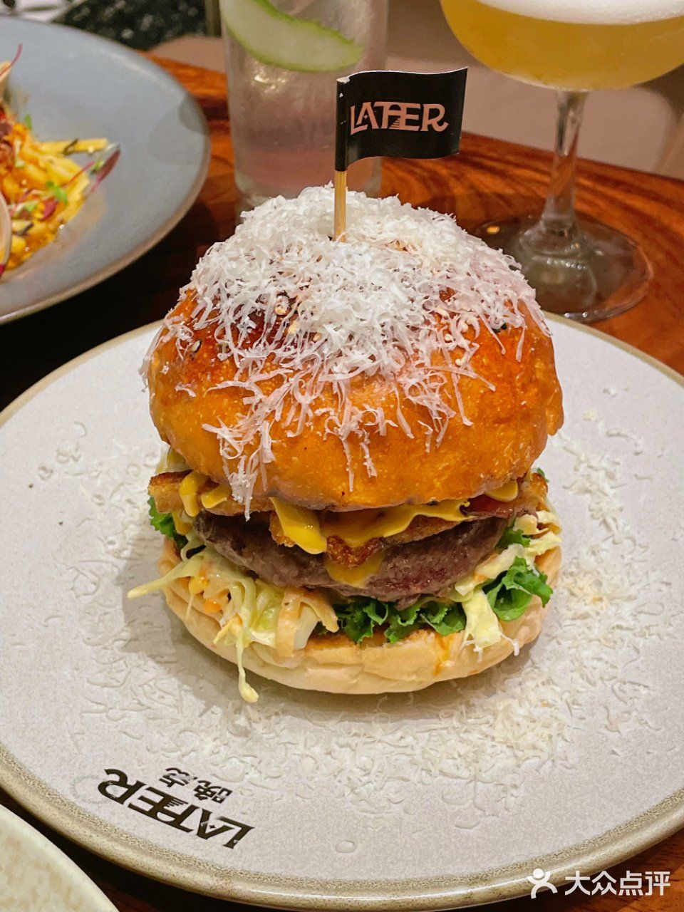 说这边9点过后会变酒市氛围感～就马不停蹄冲冲冲了！