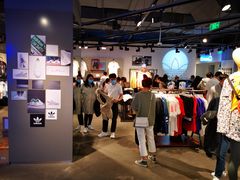 -阿迪达斯(武林银泰三叶草店)