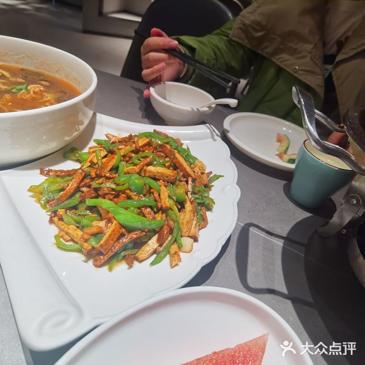 热辣辣的美味鱼头