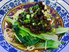 特色炸酱面-渝之汇牛肉豌杂面