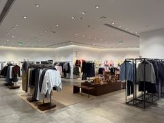 -URBAN REVIVO(上海中庚漫游城店)