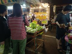 -六合夜市