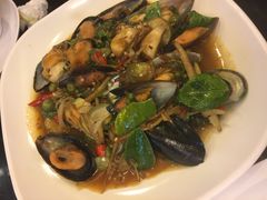 -J Daeng Seafood