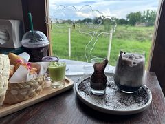 -Chom Cafe and Restaurant