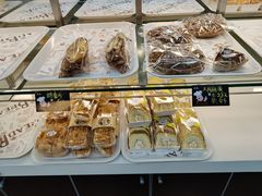 -新月蛋糕西点专卖店(大麦街店)