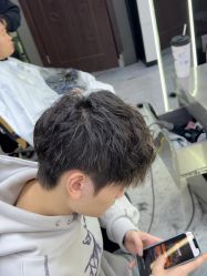 -藤野造型烫发染发