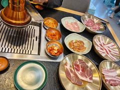 -臻牛烤肉