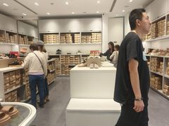 -UGG(燕莎奥特莱斯购物中心店)