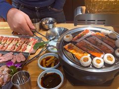 -汉城烤肉·黑金冠(华山路店)