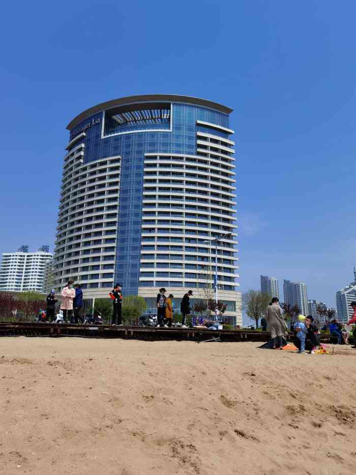 happyhour还不错酒店楼下的公共沙滩也很美宝宝玩乐的乐园很漂亮还有