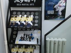 -菠萝格斗巴西柔术训练馆