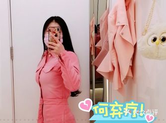 暖阳下的桥头旁 有这样一姑娘 她有着长长的乌黑发