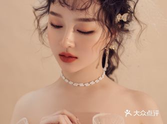 好多新娘会觉得婚姻大事一辈子就一次 所以无论是跟妆