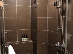 -西安大雁塔科技大学地铁站亚朵酒店