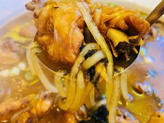小鸡炖蘑菇-闯关东东北农家菜(崂山石老人店)