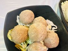 芝士包心牛丸-鲜入围煮花胶鸡海鲜火锅