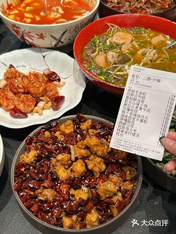 在南京！你可以永远相信座无虚席的店… 南京的川菜馆子很多