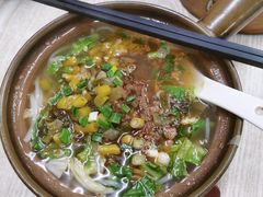 肉沫砂锅米线-杭州小笼包