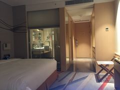-苏州汇融广场假日酒店